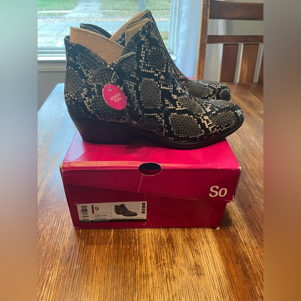 Memory Foam, Snakeskin Print, Ankle Boots NEW